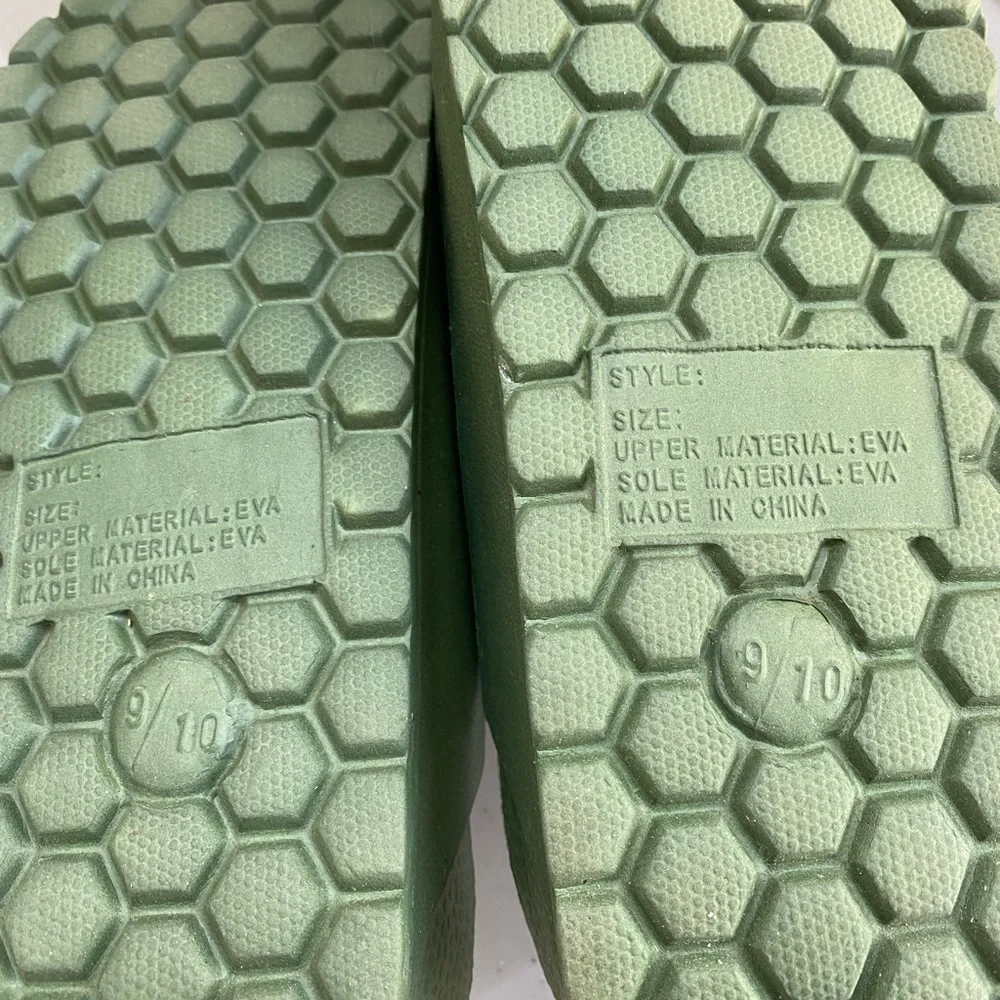 MENS Sandals size 9/10 - Picture 2 of 2